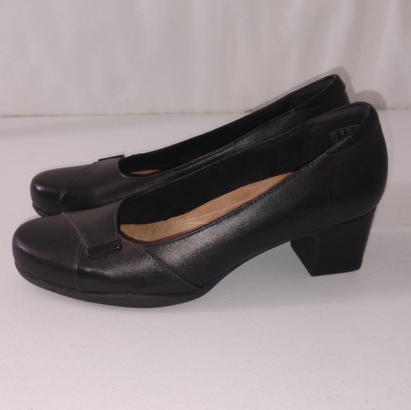 Clarks Black Slip On's - Picture 6 of 7